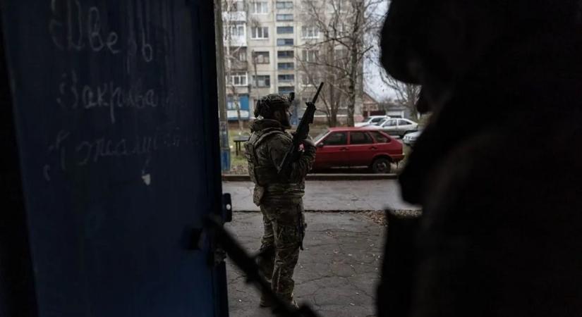 Utcai lázadás a kényszersorozás ellen: így menekült meg egy férfi Ukrajnában – videó