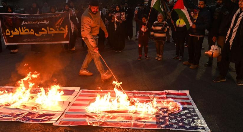 Iránban már ötszáznál több halottja lehet a tüntetéseknek, Teherán célba vette Washingtont