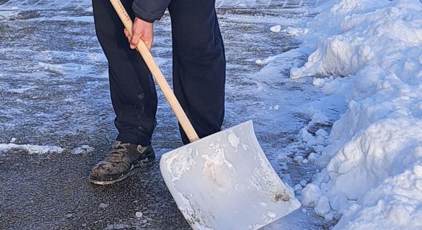 Nem panaszkodtak, lapátot fogtak, összefognak a tiszaszigetiek