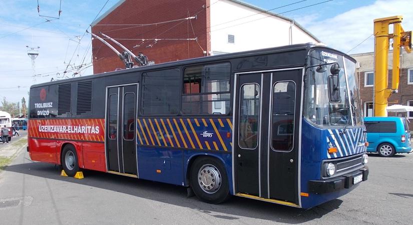 Speciális Ikarust vetnek be a jégmentesítésre