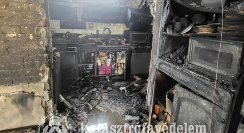 Helyszíni fotókon a szombaton kigyulladt tatabányai családi ház