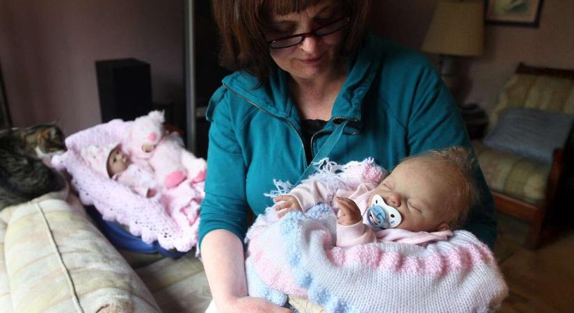 Felnőtt nők élethű játékbabái: a reborn baby jelenség