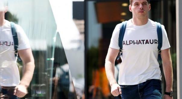 Verstappen különleges, Russell autózik: a nap F1-es hírei