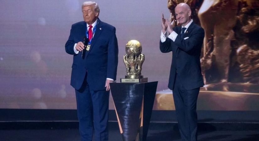 A mesterséges intelligencia is pályára lép Trump foci-vébéjén, reklám feliratú mezben – és biztos, hogy nyerni fog