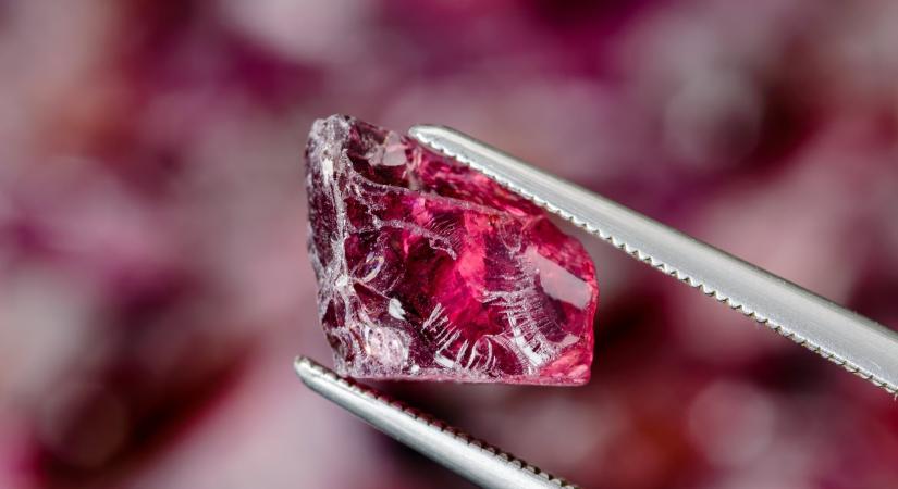 Ez az ásvány jelképezi a januárt és így hathat rád az energiája