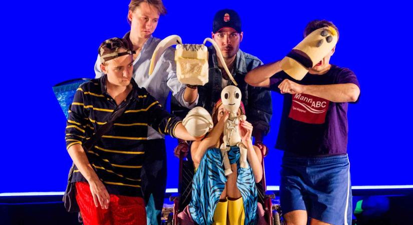 A FELNÖVÉS FELELŐSSÉGE Pass Andrea: Itt, ott és mindenhol / DanteCasino, Jurányi Ház