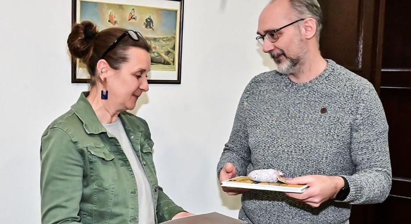 A legszebb adventi ablak Kőszegen – A KÖSZHÁZ ablaka kapta a legtöbb szavazatot