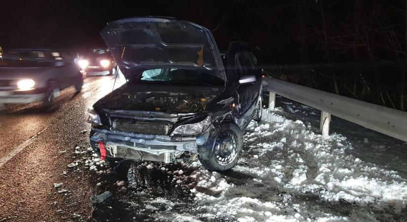 Friss információk és helyszíni fotók az Olaszfalu és Eplény között balesetről