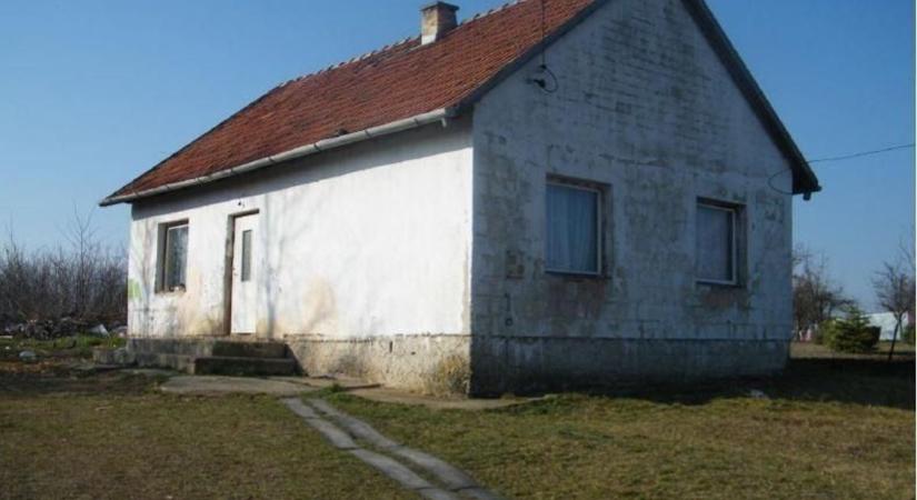 Áron alul vihetőek ezek a házak Hevesben