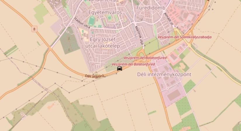 Szalagkorlátnak ütközött egy autó a 8-as főúton