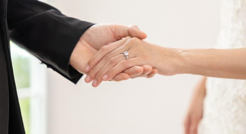 Melegítőnadrágban ment családi brunchra, eljegyzés lett belőle