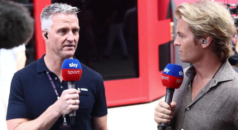 Mit művelt Michael Schumacher a vécén?! Kitört a háború a Forma-1 veteránjai között