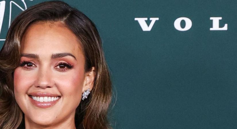 Jessica Alba leopárdmintás bikinije mindent visz