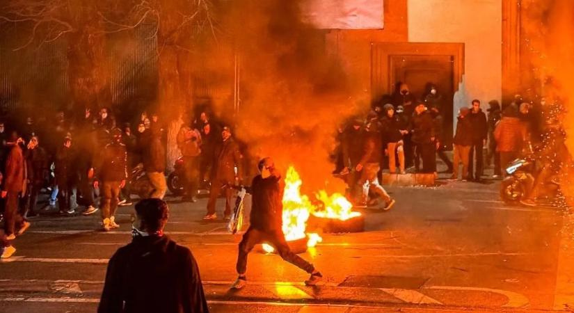 Trumpnak elfogyott a türelme, hiába figyelmeztette az iráni vezetést – videó