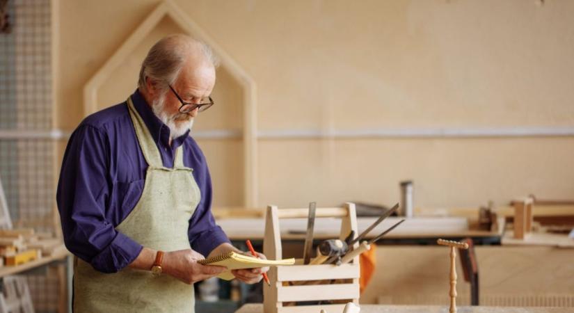 Védett kor: mikor mondhat fel a munkáltató a nyugdíj előtt álló munkavállalónak?