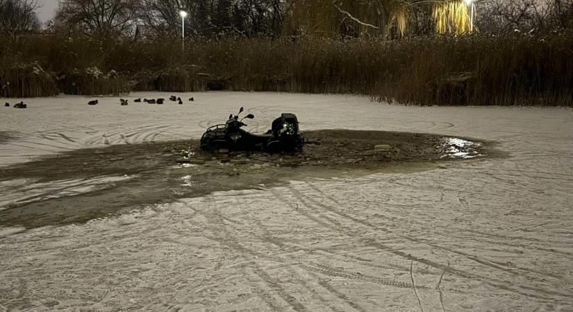 Arcoskodtak a quaddal, beszakadtak a tóba