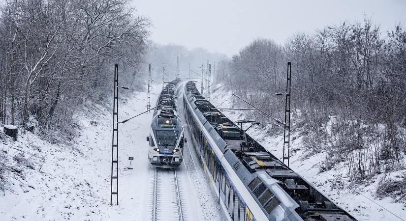 Küzd a MÁV: a Déliben váltóhiba, a debreceni vonalon műszaki gondok miatt késnek a vonatok