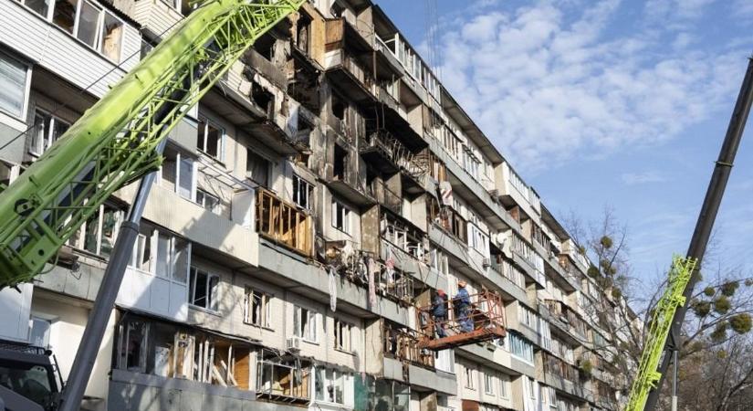 Bekövetkezett a legrosszabb: Kijevben megfagynak, tömegeknél nincs fűtés, a lakosság az utcákon tüntet – Zelenszkij kiborult az oroszokra