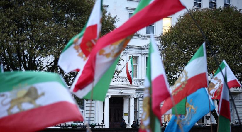 Millióan a teheráni rezsim ellen