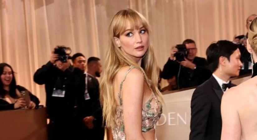 Jennifer Lawrence nem fogta vissza magát, átlátszó ruhában jelent meg a Golden Globe-on – videó