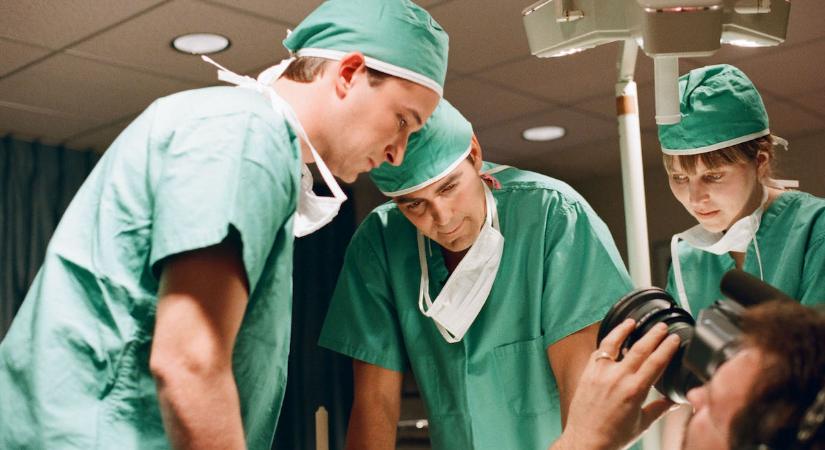 A Vészhelyzet egykori sztárjai, Carter és Ross doktor 17 év után újra együtt! George Clooney és Noah Wyle elképesztő formában