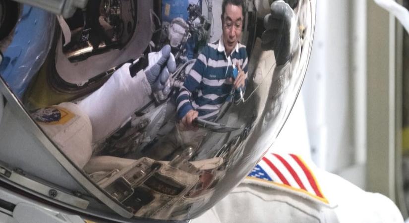 Bajba került egy űrhajós, emiatt példátlan eseményre kerül sor a Nemzetközi Űrállomáson