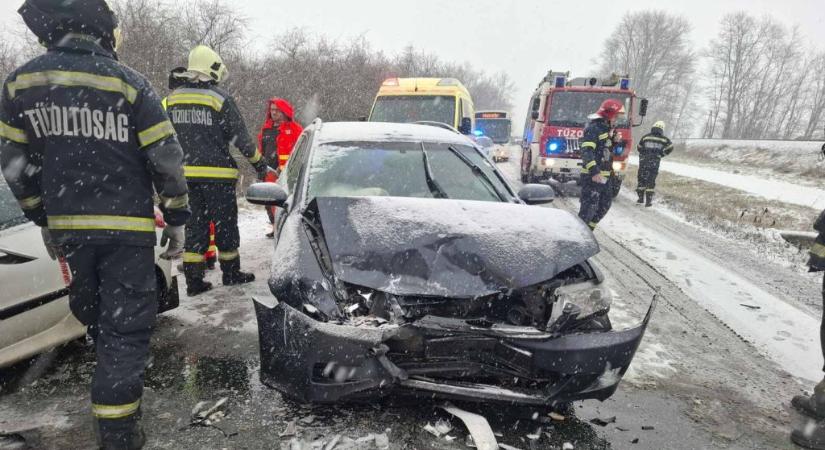 Vasárnap sűrű napja volt a tűzoltóknak