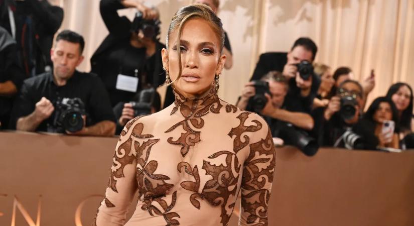 Döbbenetesen átlátszó ruhák és tündöklés: átadták a Golden Globe-díjakat – galéria