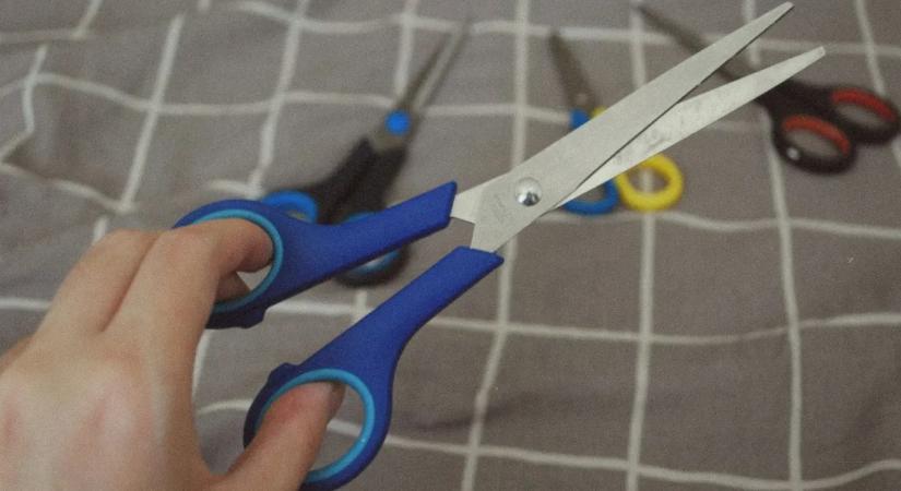 Felejtse el az ollót: ezzel a trükkel pillanatok alatt kinyílik a műanyag csomagolás