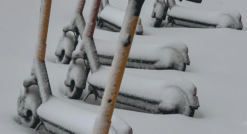 Elektromos roller és bicikli télen: Bátorság vagy fagyos kockázat?