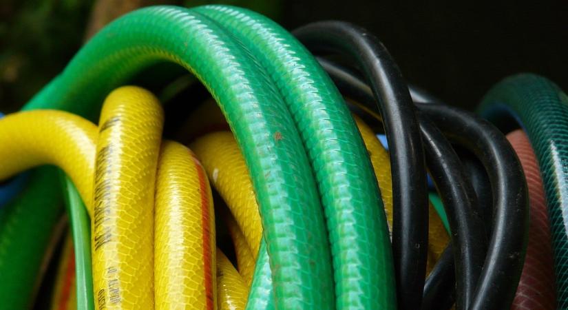 A kerti tömlő „téli halála”: 5 tárolási hiba, amitől megreped