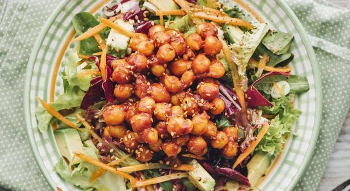 Ragacsos, szezámmagos csicseriborsó: kínai klasszikus húsmentesen