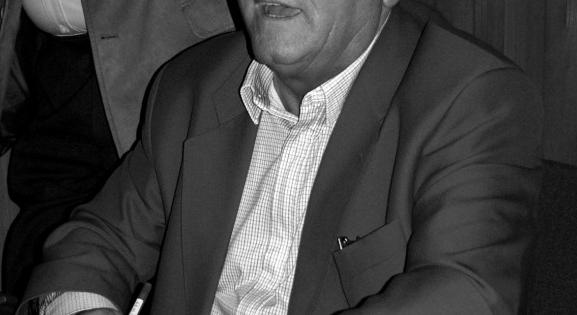 Meghalt Erich von Däniken svájci író