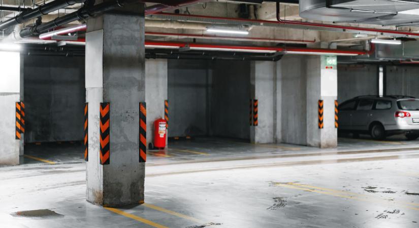 Luxuscikk lesz a parkolóhely vagy a saját garázs