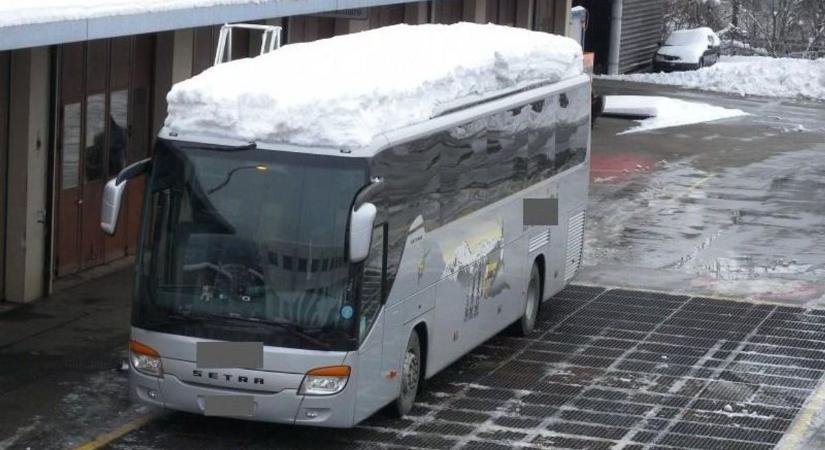 Lehulló jégtáblák okoztak balesetet, van ahol drónokkal figyelik a kamionokat