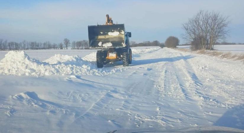 Hófúvás Fejér vármegyében: Újabb szakasz szabadult fel a hó fogságából!