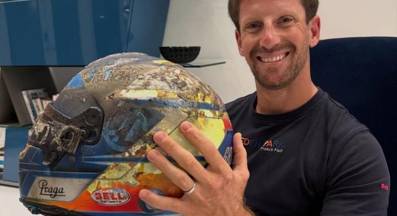 Grosjean öt évvel a balesete után fogta ismét kezébe akkori F1-es sisakját