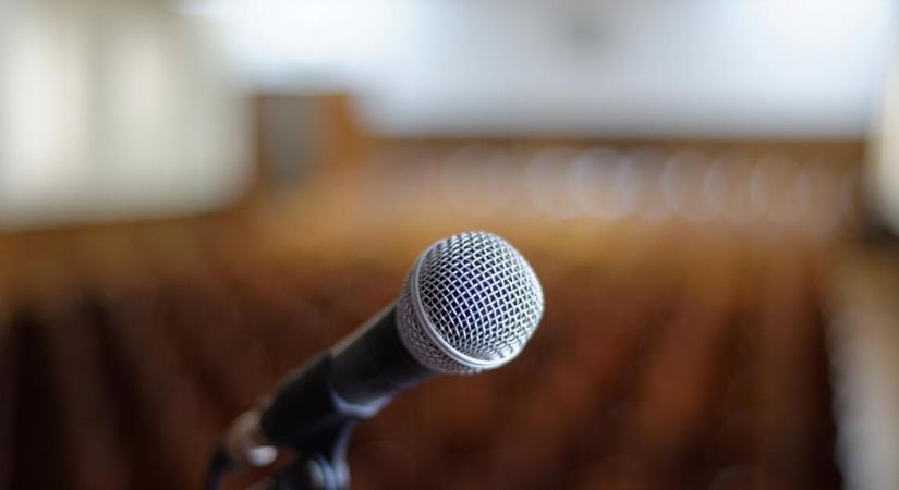 Újabb hangos kihívót kapott Orbán Viktor