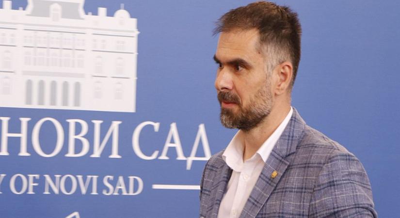 Kiskorúak verekedtek, ők törték ki a városi busz ablakát