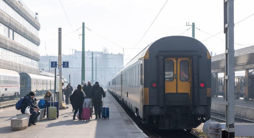 Váltóhiba miatt késnek a vonatok a Déli pályaudvart érintő vasútvonalakon, több járat teljesen ki is marad