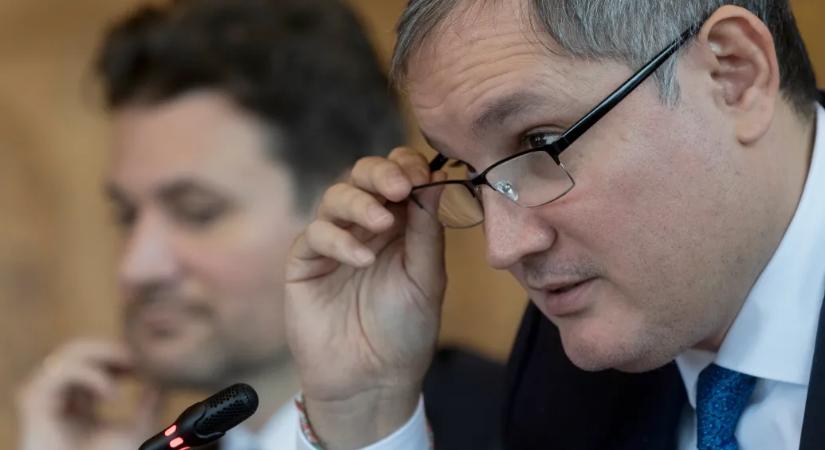 A hárommilliárd eurós hitelfelvétel nyomában: lépni kellett, hogy legyen pénz az osztogatásra