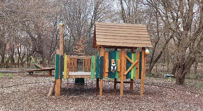 Fényes nappal a játszótéren erőszakoskodott egy pedofil egy kisfiúval, tíz évre fegyházba küldenék