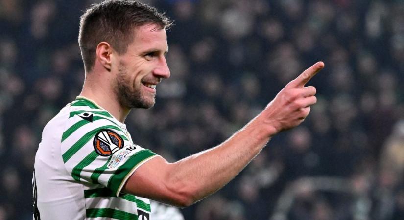 Drámai bemutatkozás: Varga Barnabás pályára lépett az AEK-ben, de a szurkolók már az első meccsen nekimentek