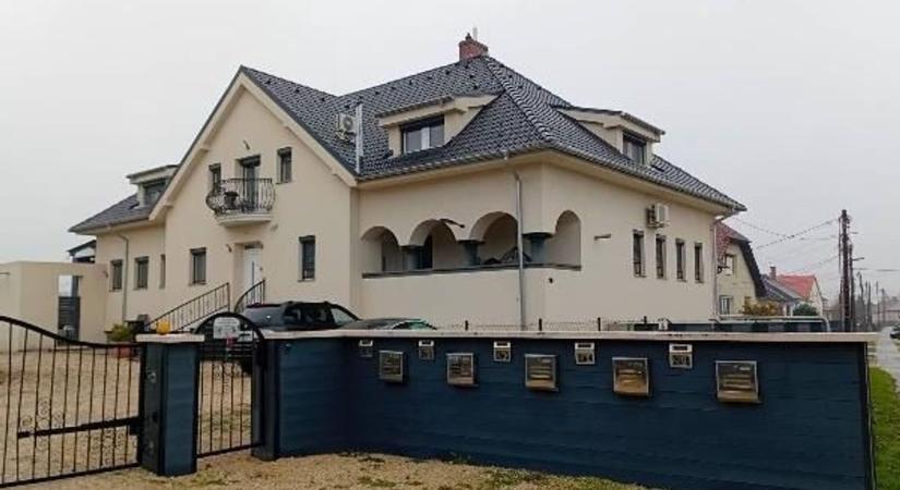 Remek áron árvereznek el lakásokat ebben a fertőszentmiklósi társasházban