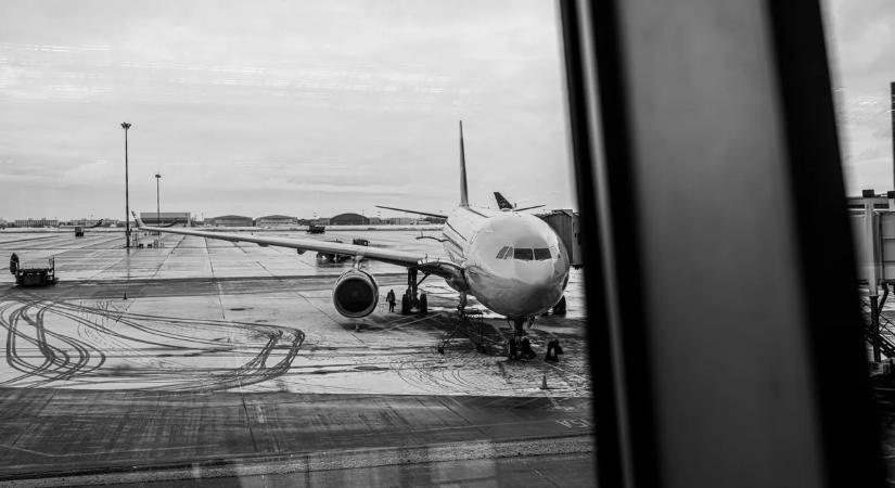 Járatokat töröltek az extrém hideg miatt, rengetegen rekedtek egy repülőtéren