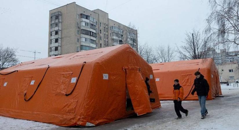 Lángokban állnak az épületek Kijevben: az oroszok nem kegyelmeztek az ukrán fővárosnak