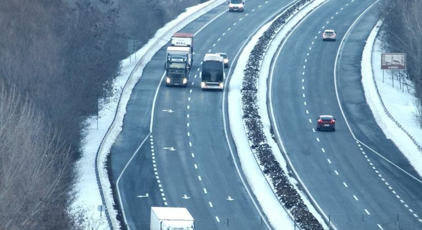 Új autós tartozékot vezettek be januártól, kötelező a járműben tartani