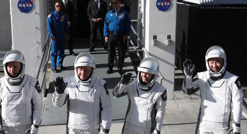 Dráma az űrben, sürgősen haza kell hozni az asztronautákat