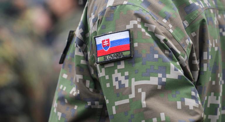 A kötelező sorkatonai szolgálat újbóli bevezetéséről kérdezték a szlovákiai lakosság véleményét