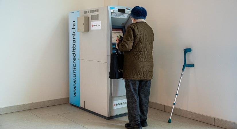 Változás a nyugdíjkifizetésnél februártól, több mint egymillió időst érint